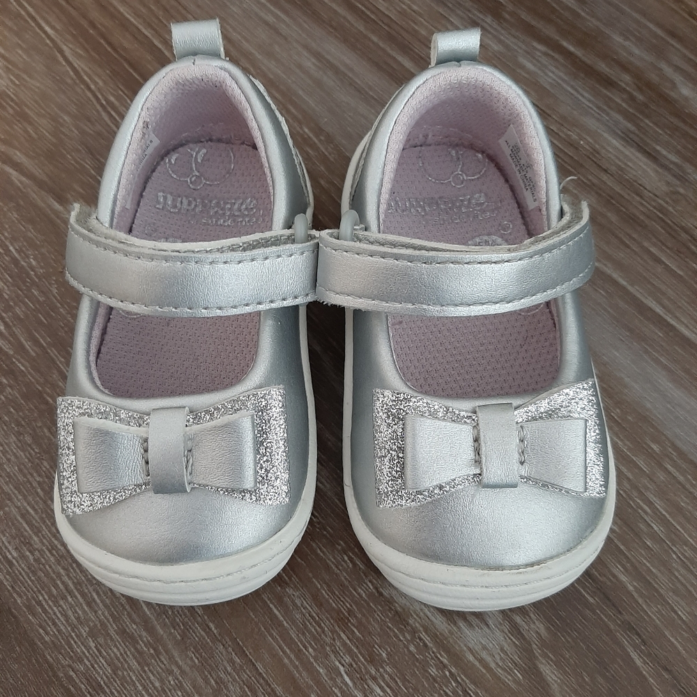 Stride Rite size 3 Silver Baby shoes